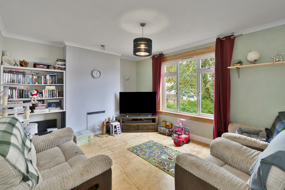 Denfield Avenue, Cardenden, KY5