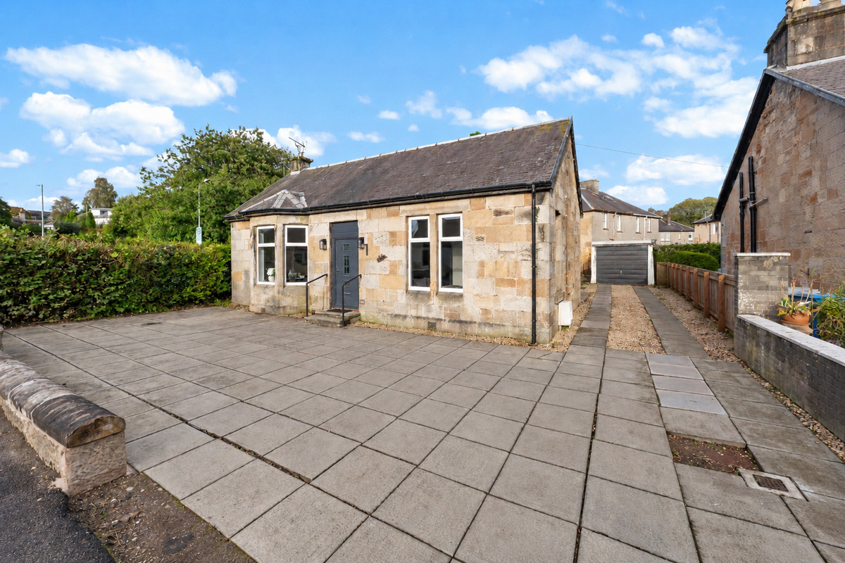 Glasgow Road, Strathaven, ML10