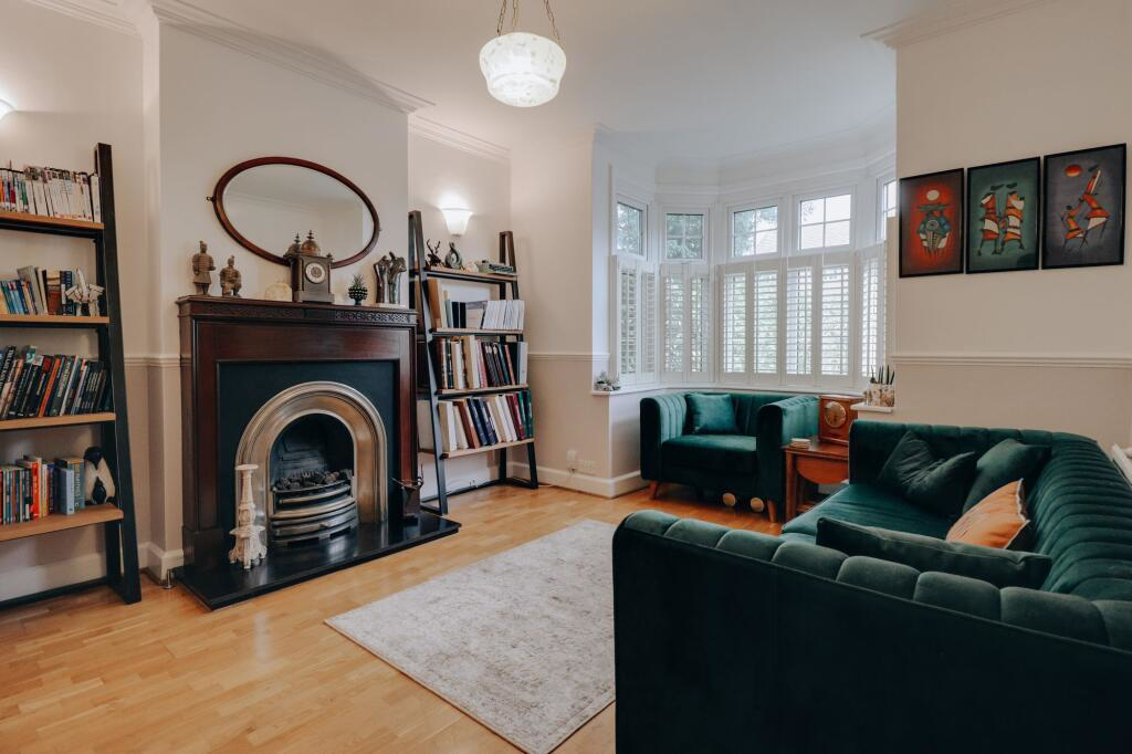 Merry Hill Road, Bushey, WD23, photo 3
