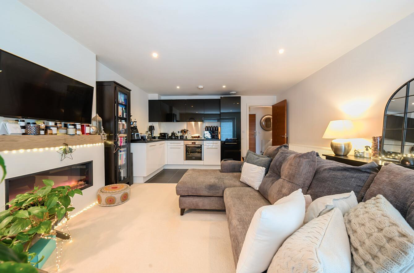 Regency Court, Stanmore, HA7, photo 2