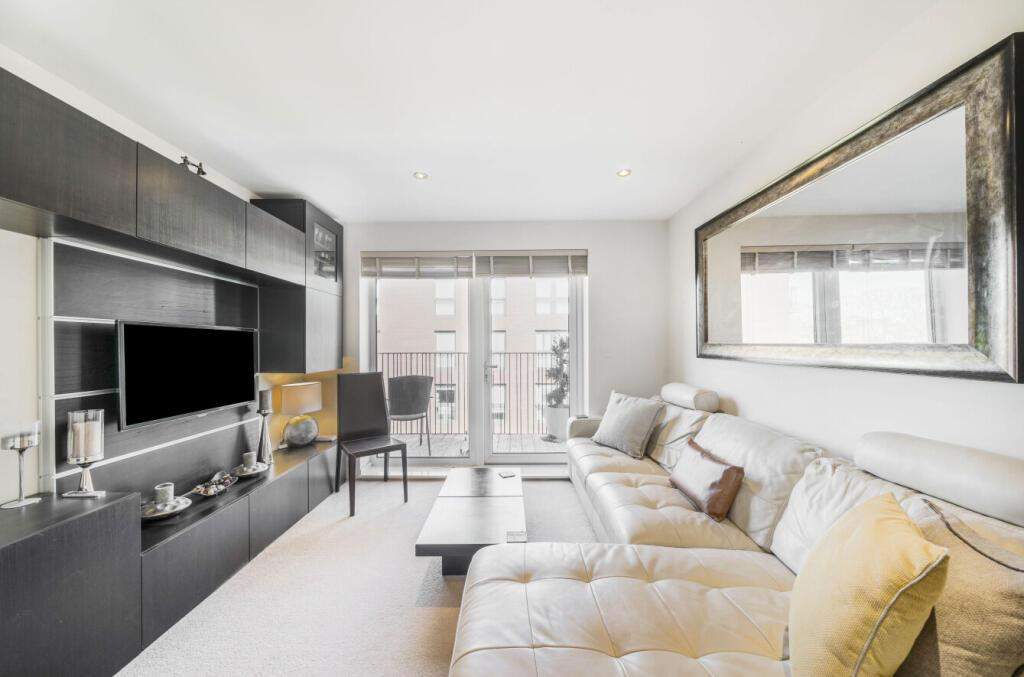 Moore Court, Stanmore Place, HA7, photo 2