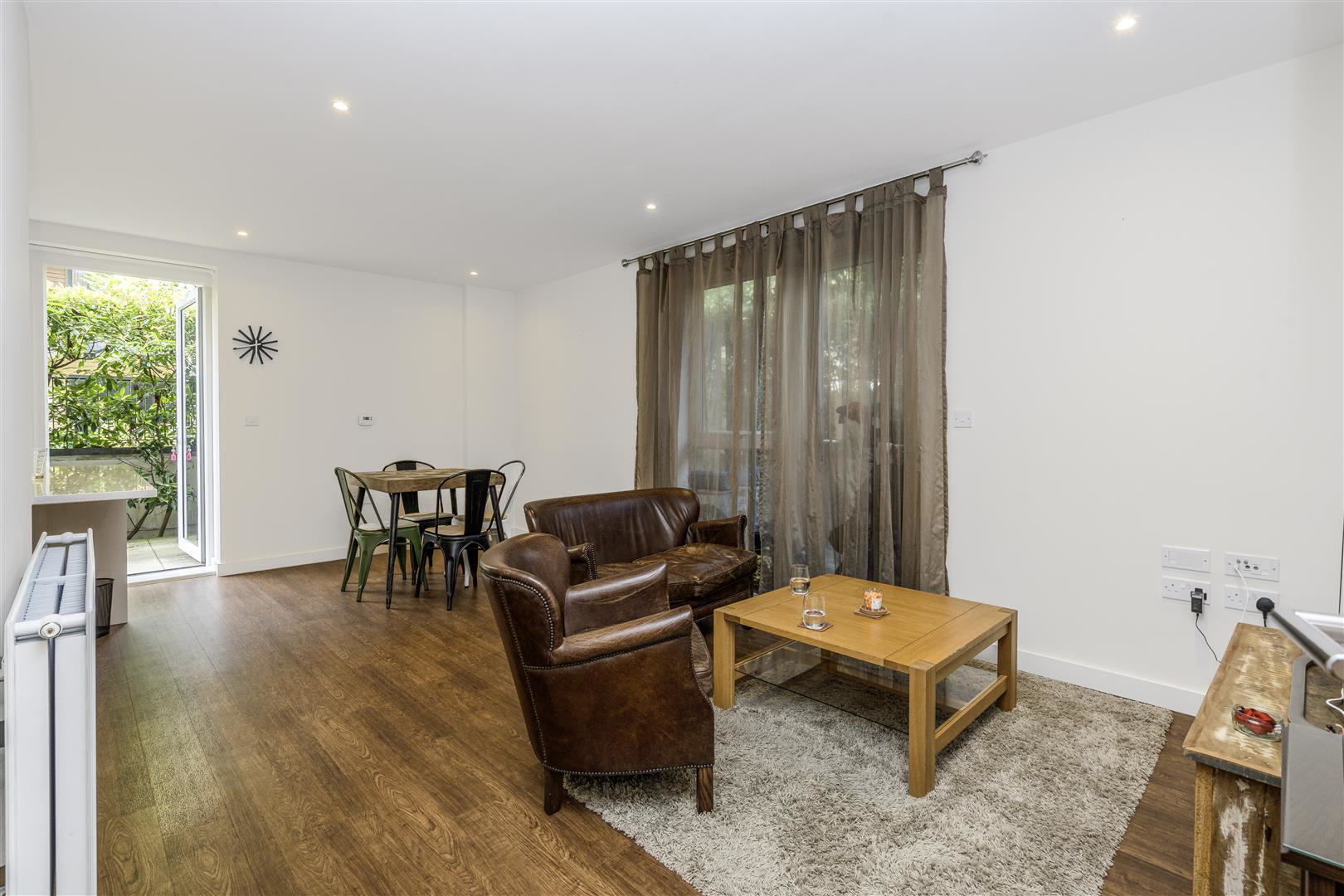 Carnarvon Court, Stanmore, HA7, photo 3