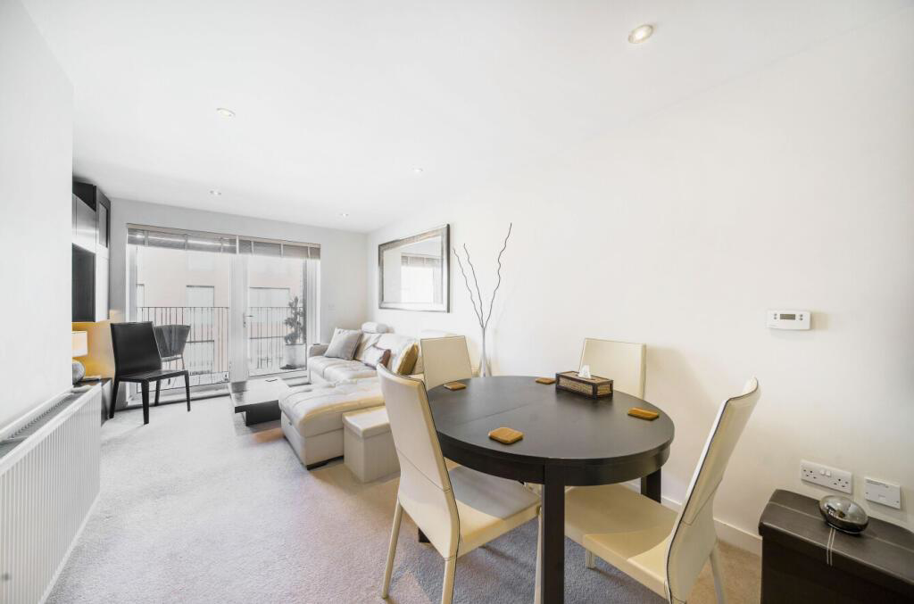Moore Court, Stanmore Place, HA7, photo 3
