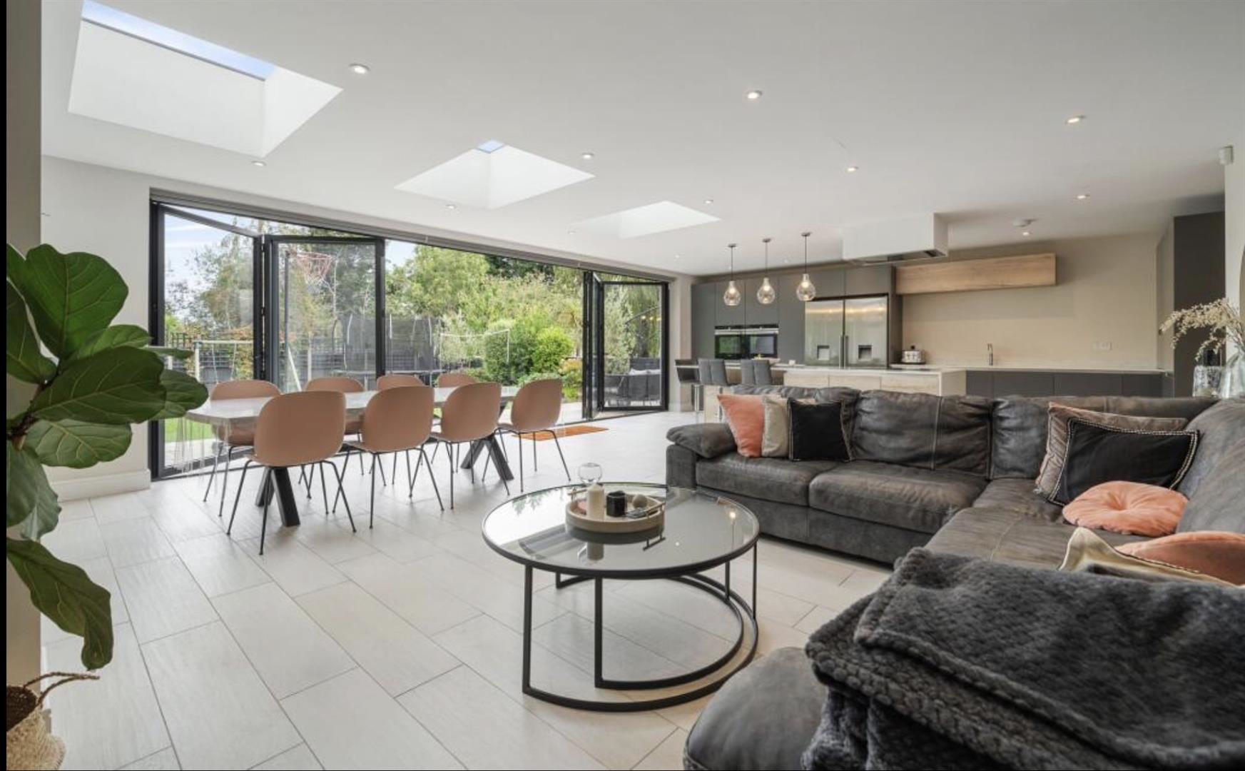 Edgwarebury Lane, Edgware, HA8, photo 2