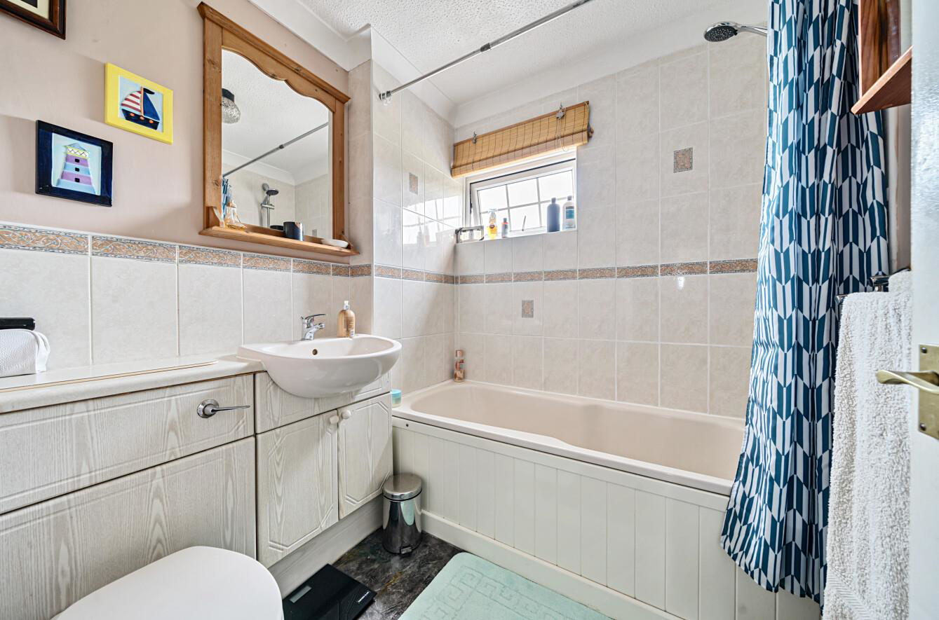 Meadow Road, Bushey, WD23, photo 7
