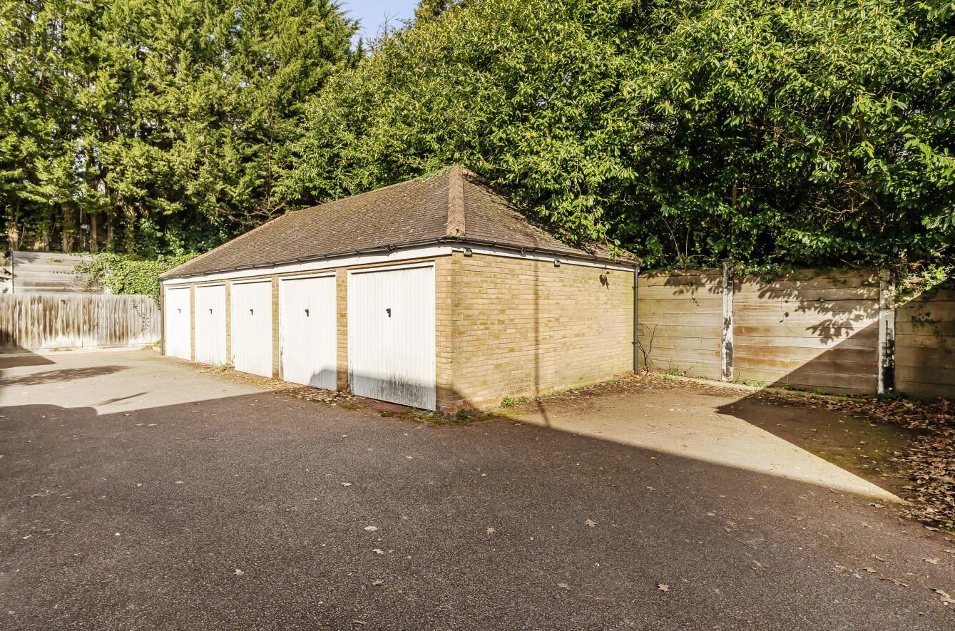 Montague Hall Place, Bushey, WD23, photo 11