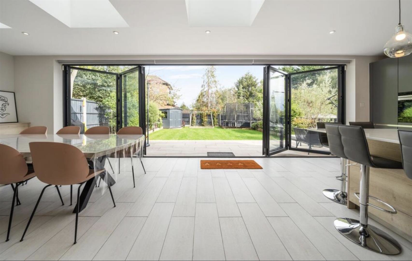 Edgwarebury Lane, Edgware, HA8, photo 3