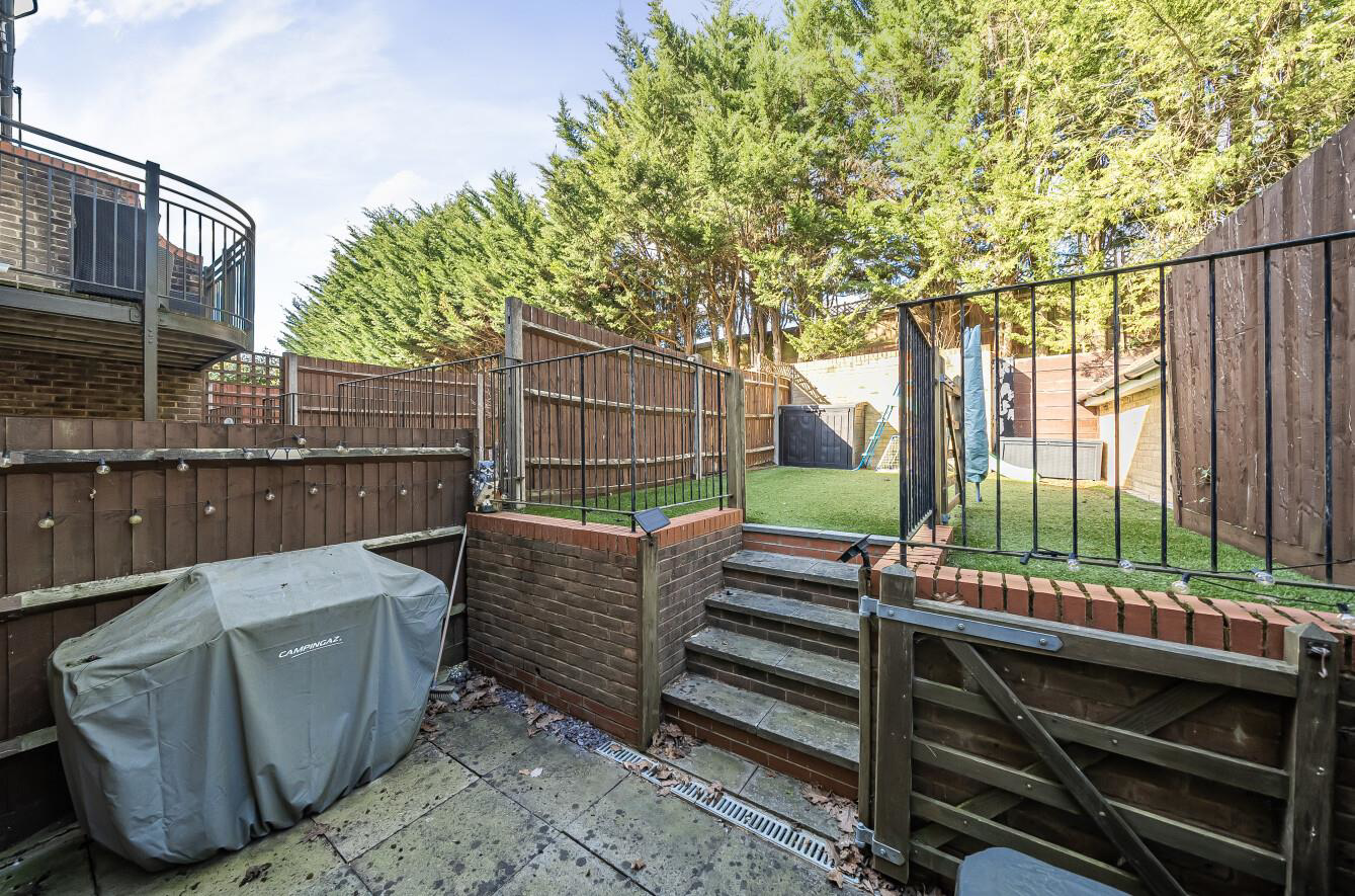 Montague Hall Place, Bushey, WD23, photo 7