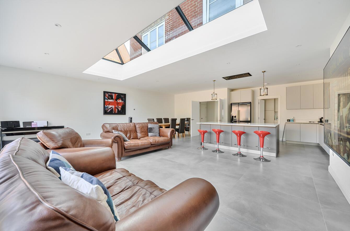Chandos Court, Stanmore, HA7, photo 2