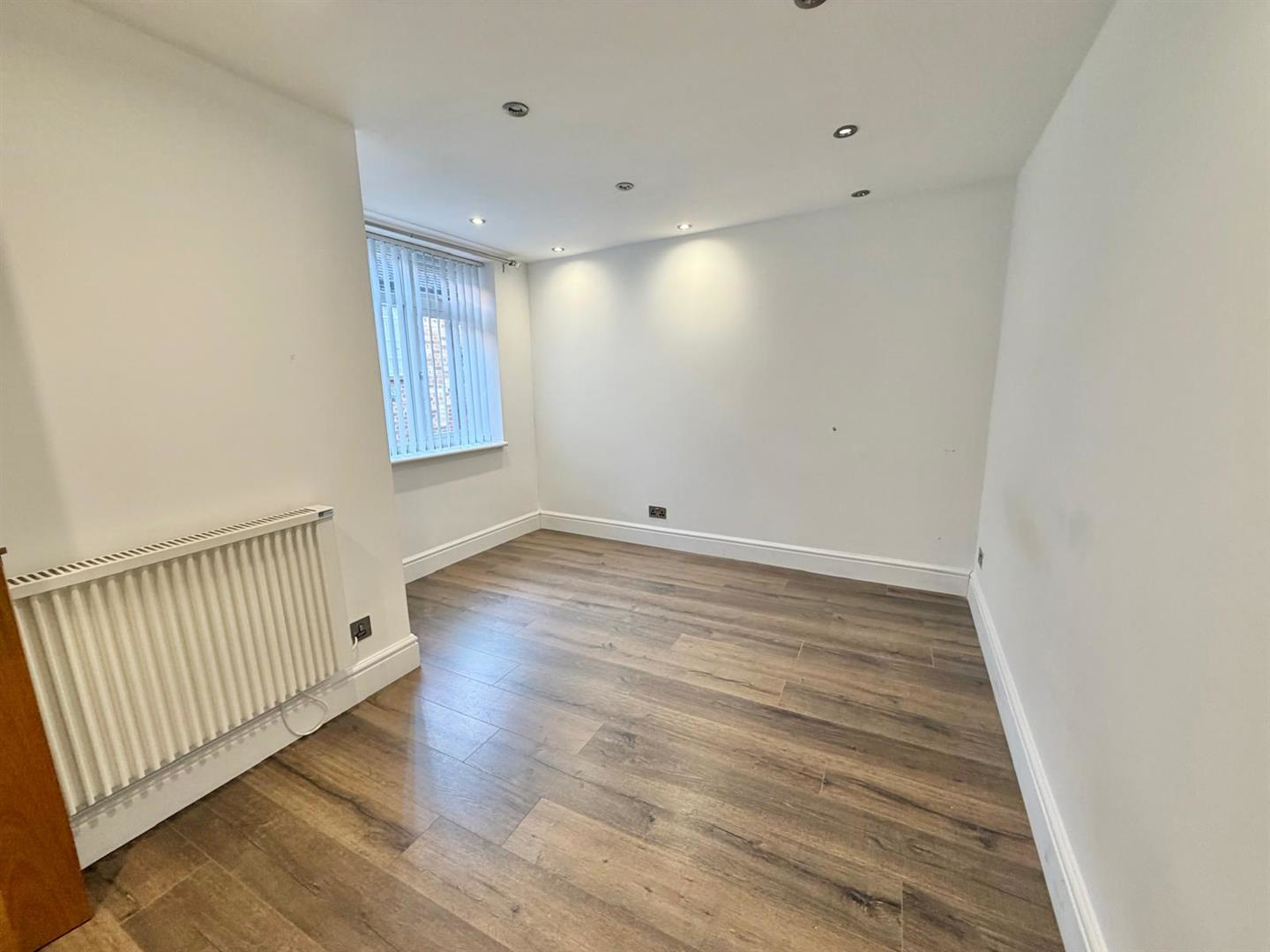 Davidson Frost-Wellings, DFW, Dolphin House, Bedro