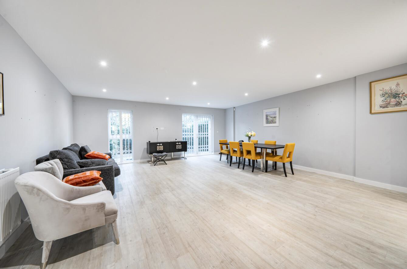 Royal Court, Stanmore Place, HA7, photo 2