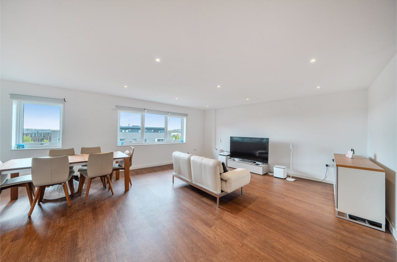 Royal Court, Stanmore, HA7, photo 2
