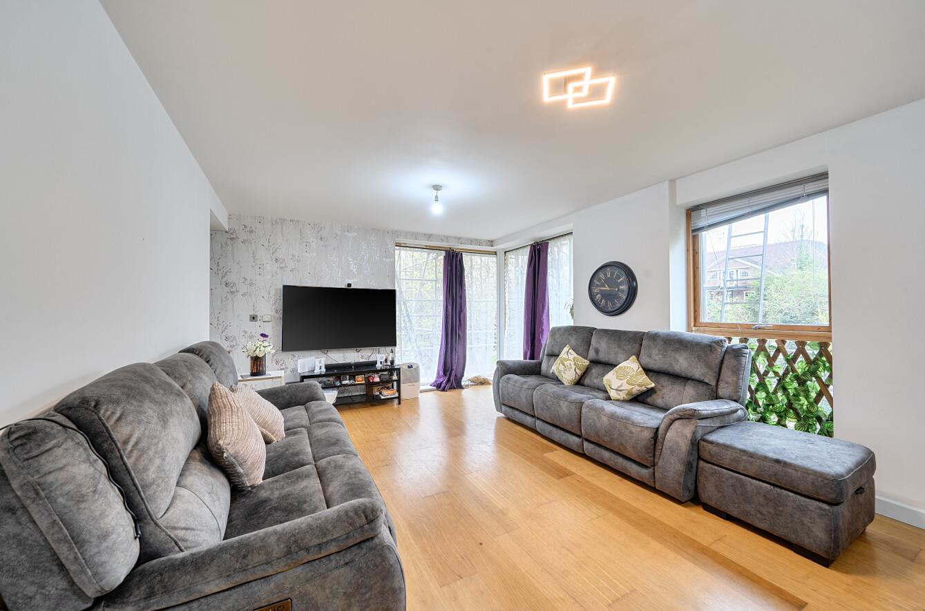 Douglas Close, Stanmore, HA7, photo 2