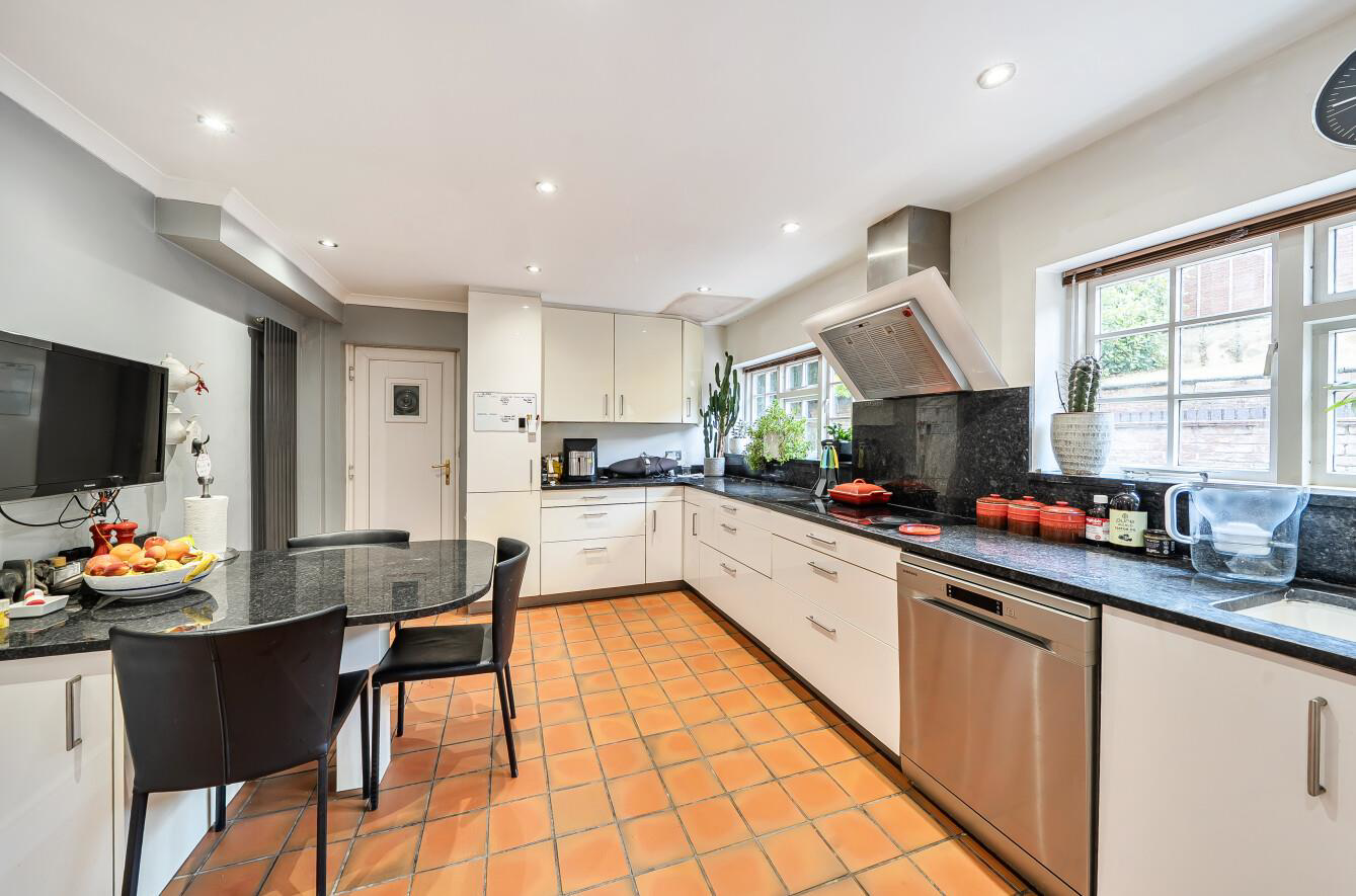 Old Watford Road, Bricket Wood, AL2, photo 5