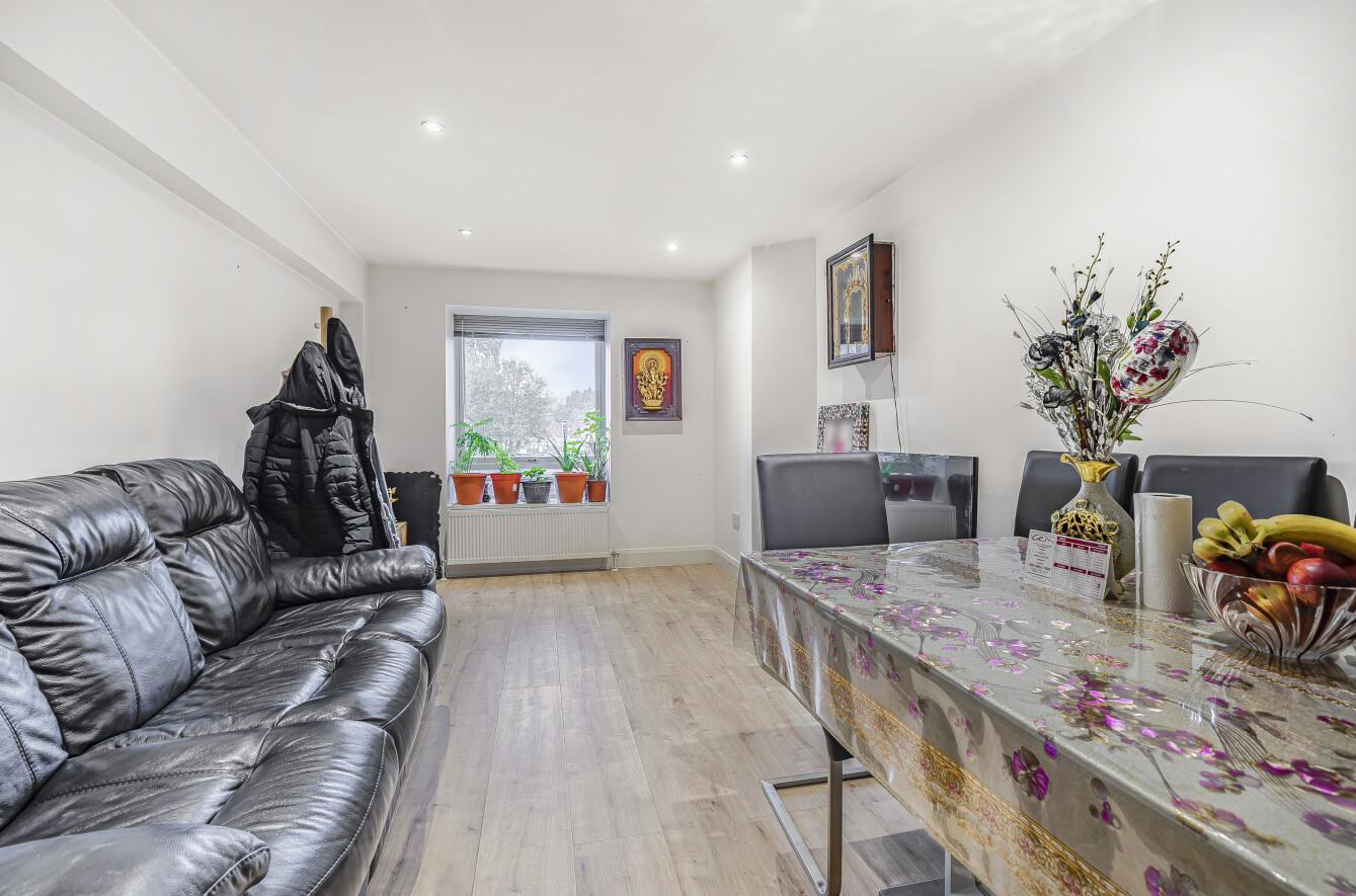 Buckingham House East, Stanmore Broadway, HA7, photo 3