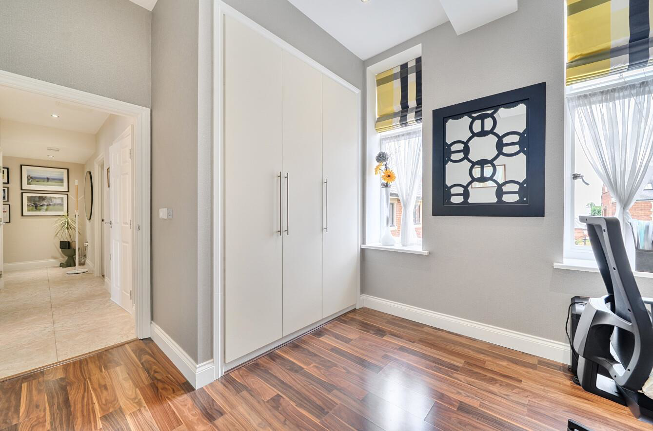 Royal Connaught Drive, Bushey, WD23, photo 12