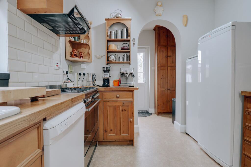 Merry Hill Road, Bushey, WD23, photo 6