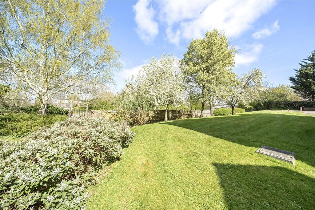 Priory Field Drive, Edgware, HA8, photo 7