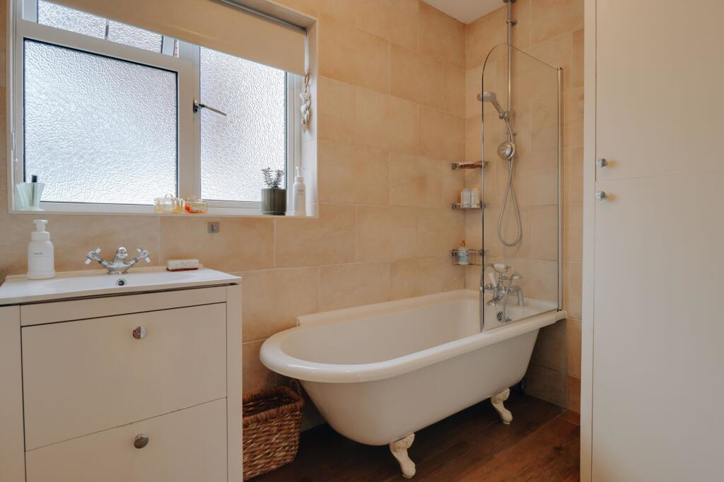 Merry Hill Road, Bushey, WD23, photo 12