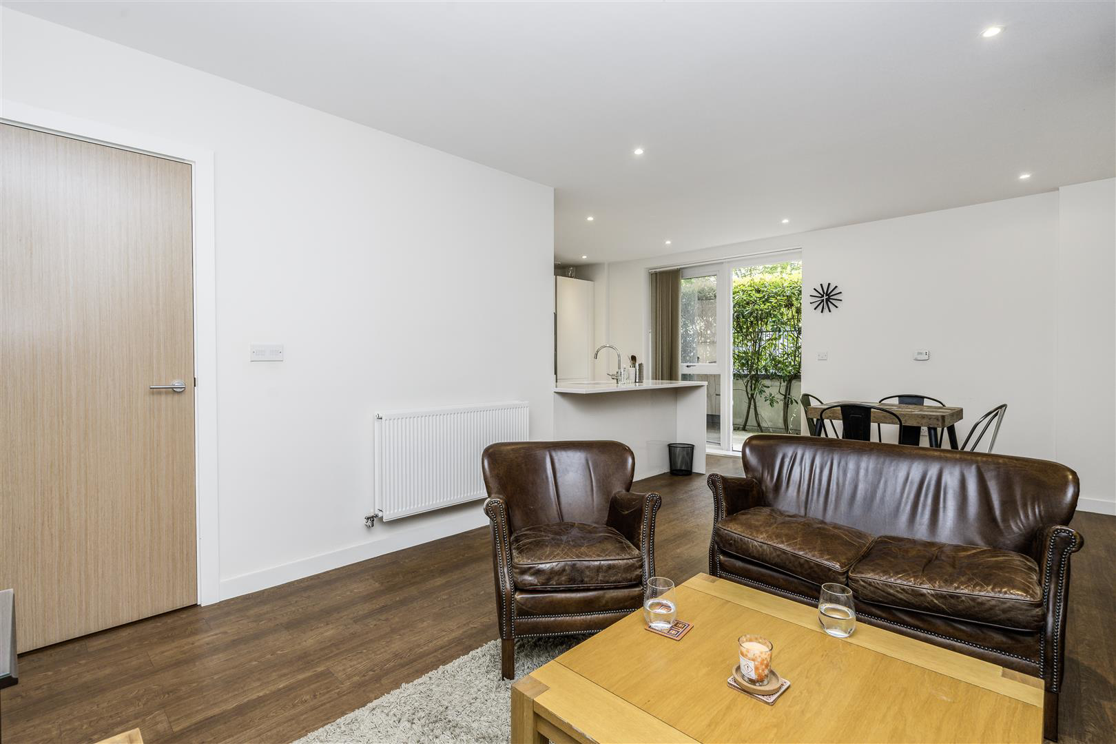 Carnarvon Court, Stanmore, HA7, photo 2