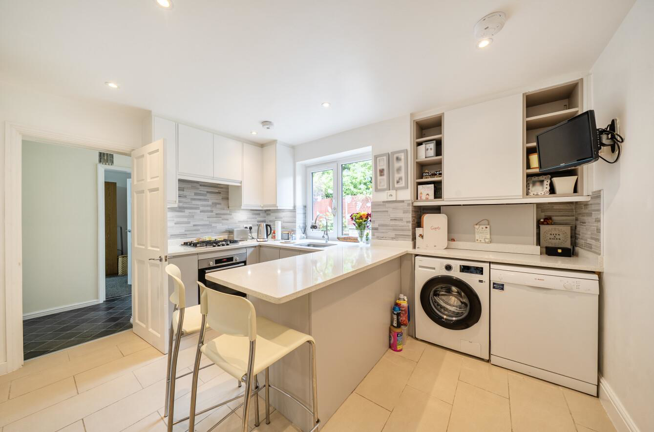 Binyon Crescent, Stanmore, HA7, photo 6