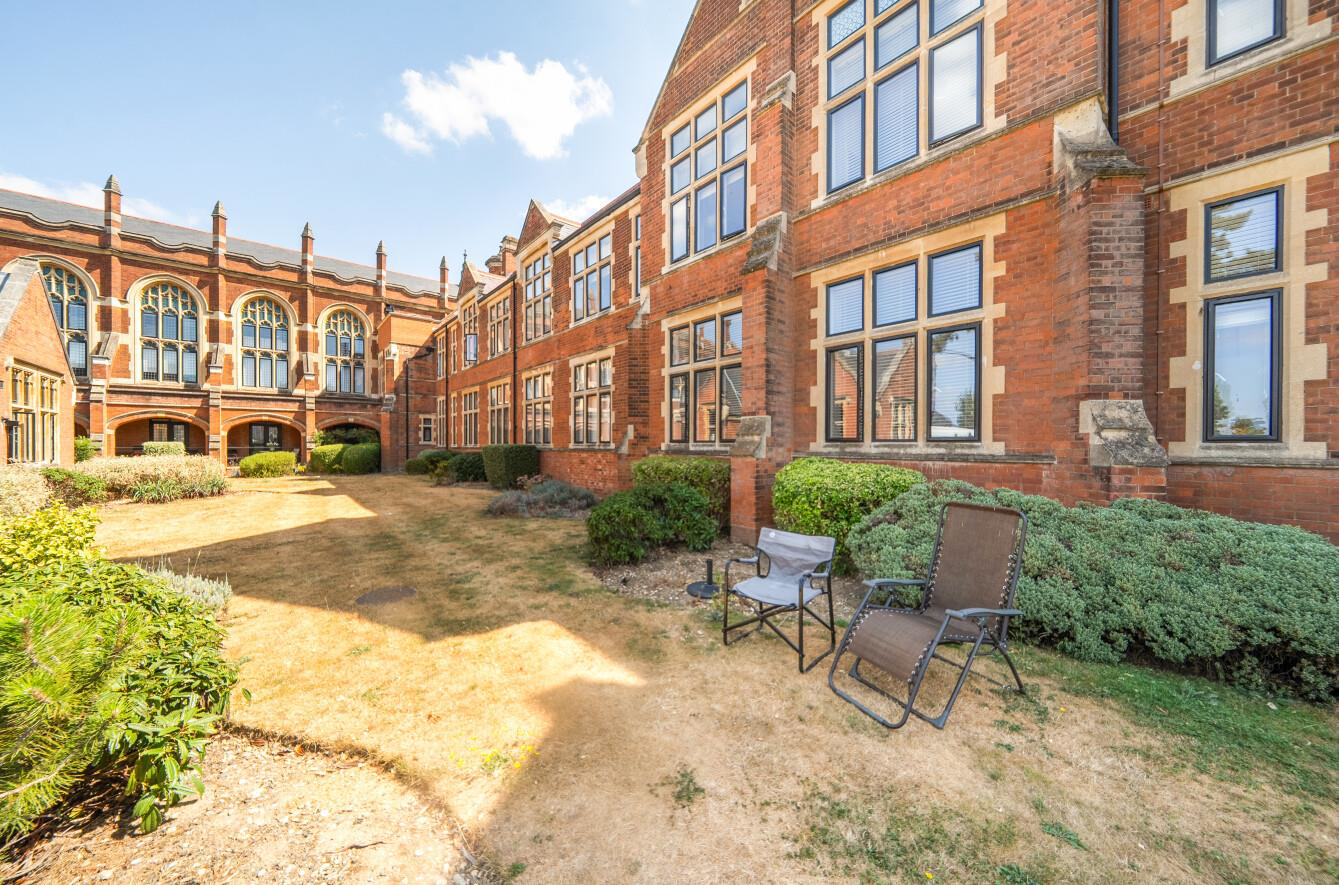 Royal Connaught Park, Bushey, WD23, photo 16