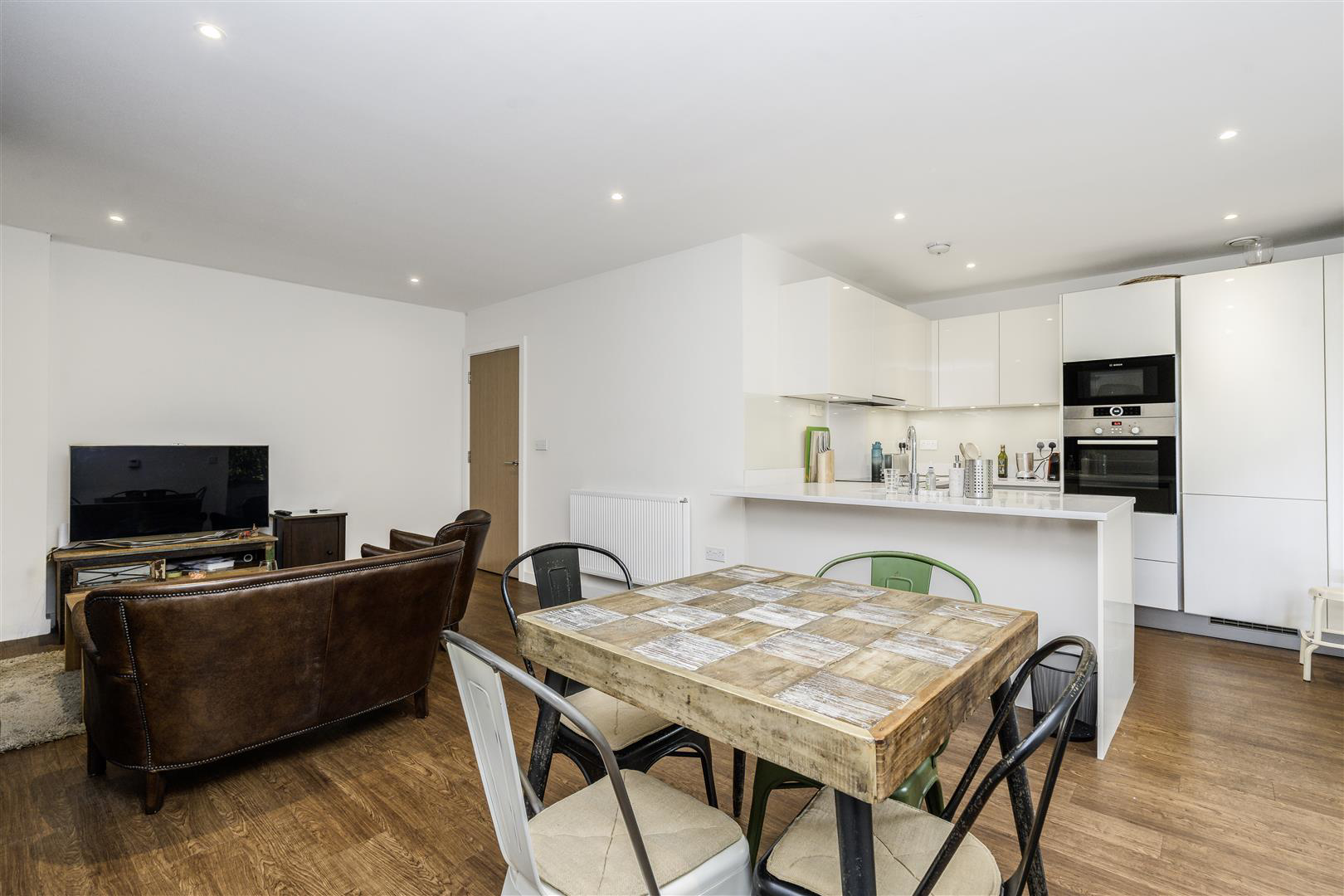 Carnarvon Court, Stanmore, HA7, photo 4