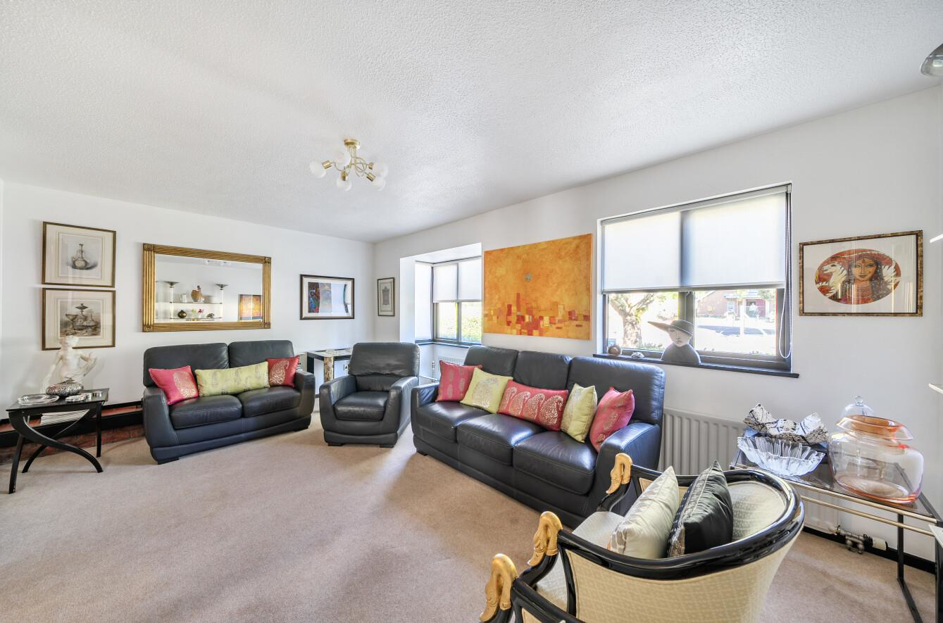 Du Cros Drive, Stanmore, HA7, photo 2