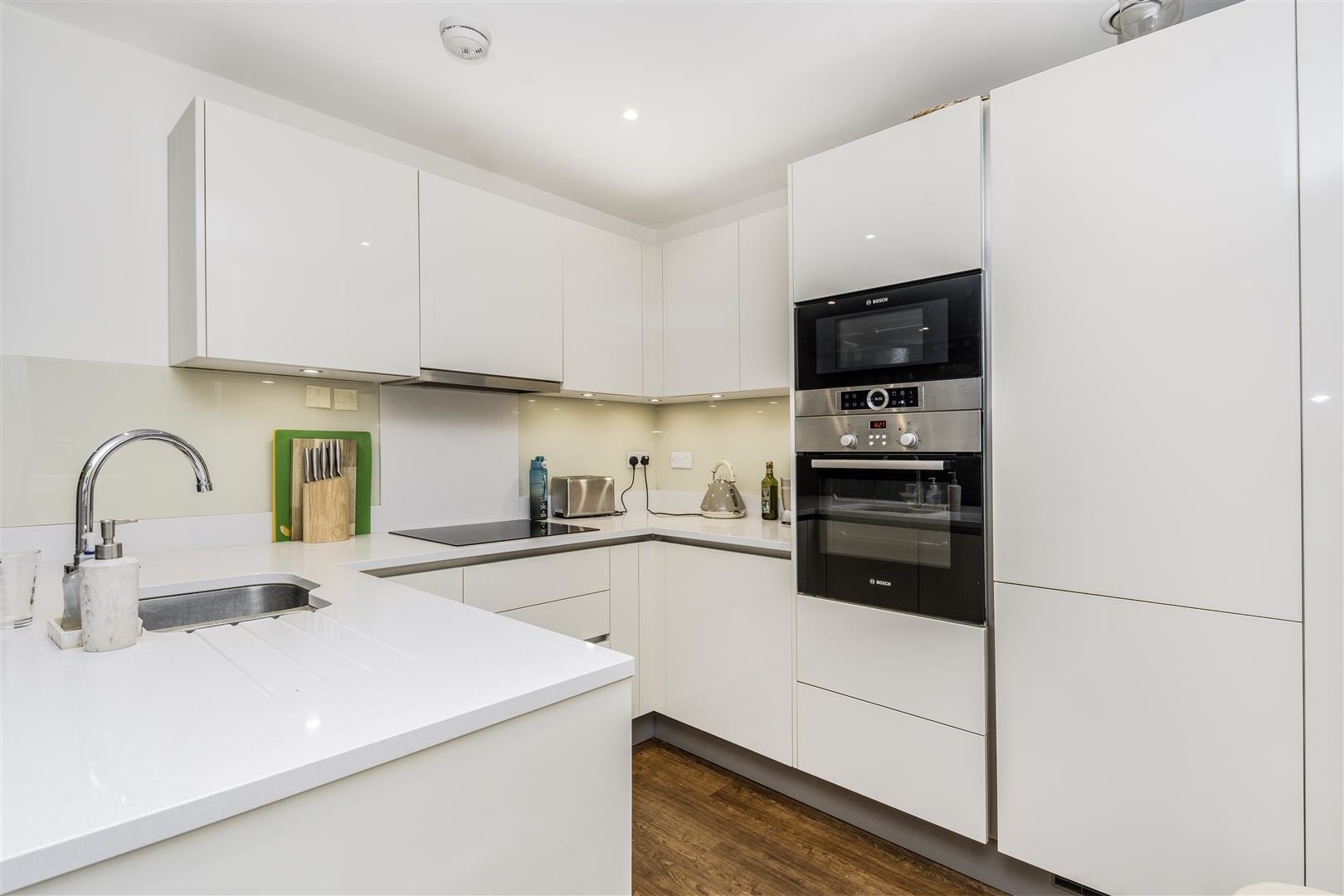 Carnarvon Court, Stanmore, HA7, photo 5