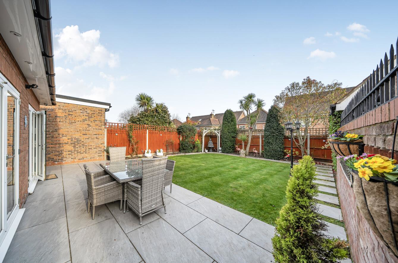 Davidson Frost-Wellings, Julius Caesar Way, Garden