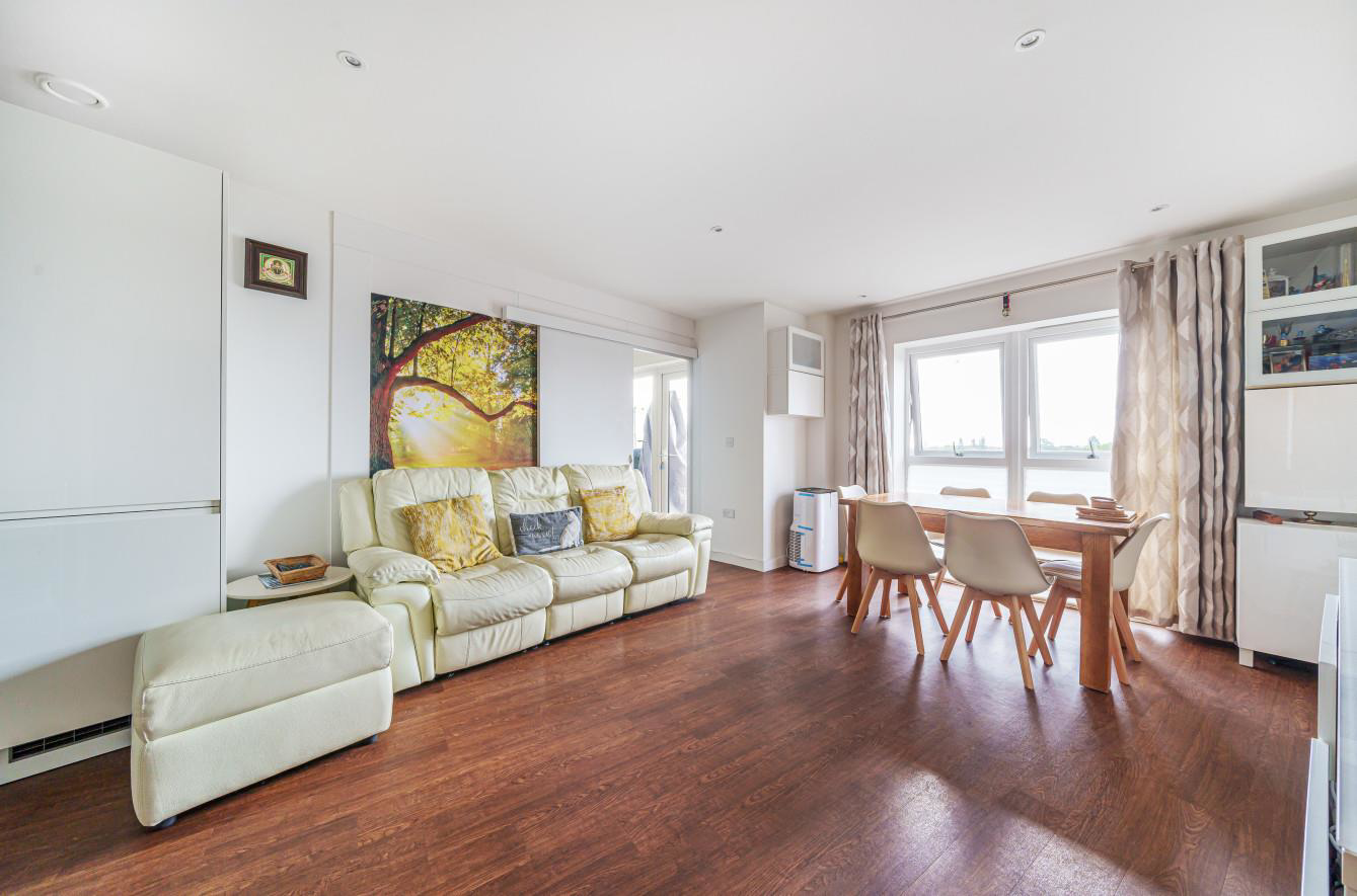 Royal Court, Stanmore Place, HA7, photo 2