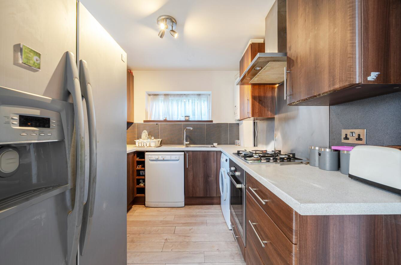 Daneglen Court, Stanmore, HA7, photo 5