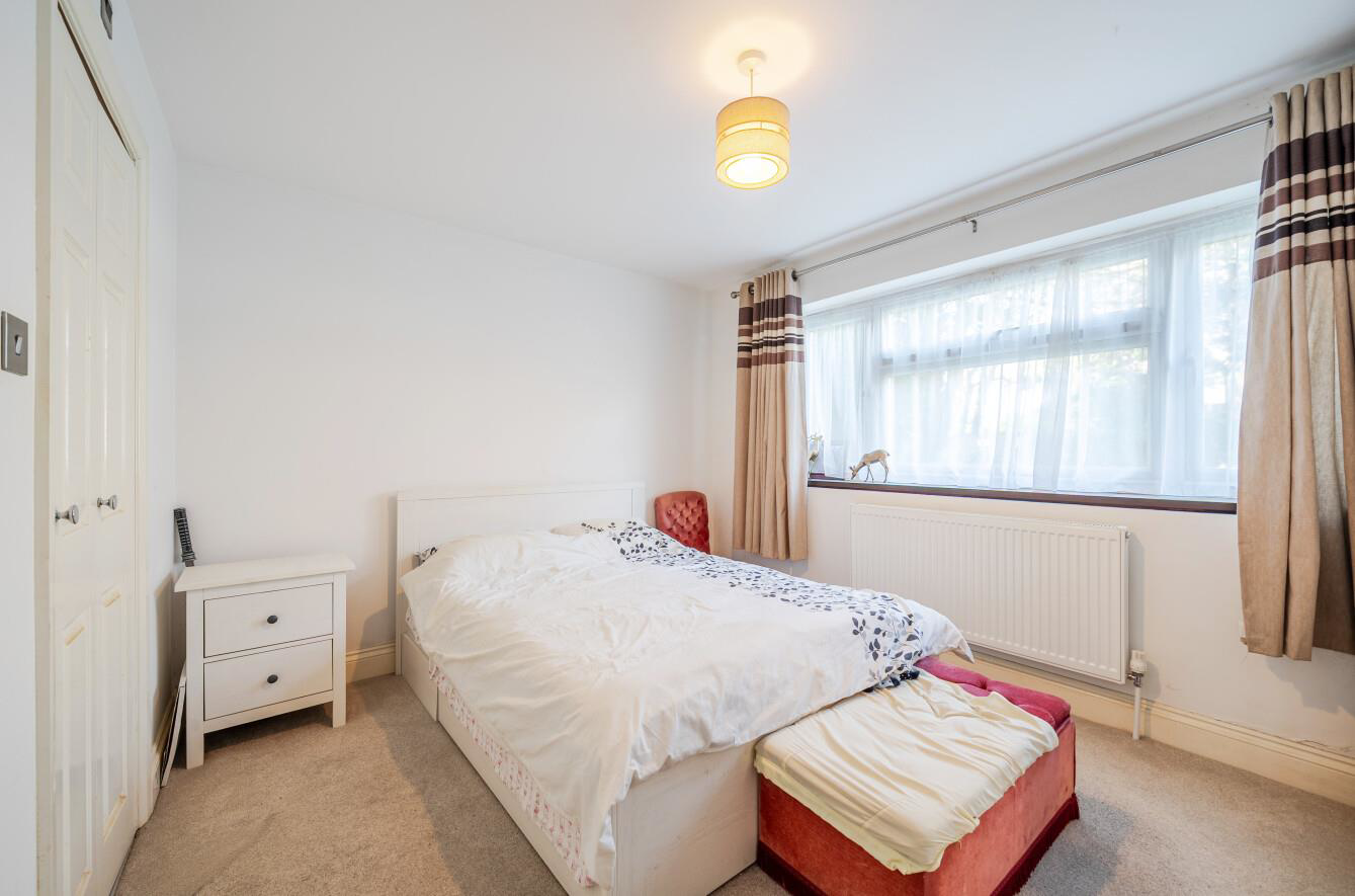 Daneglen Court, Stanmore, HA7, photo 6