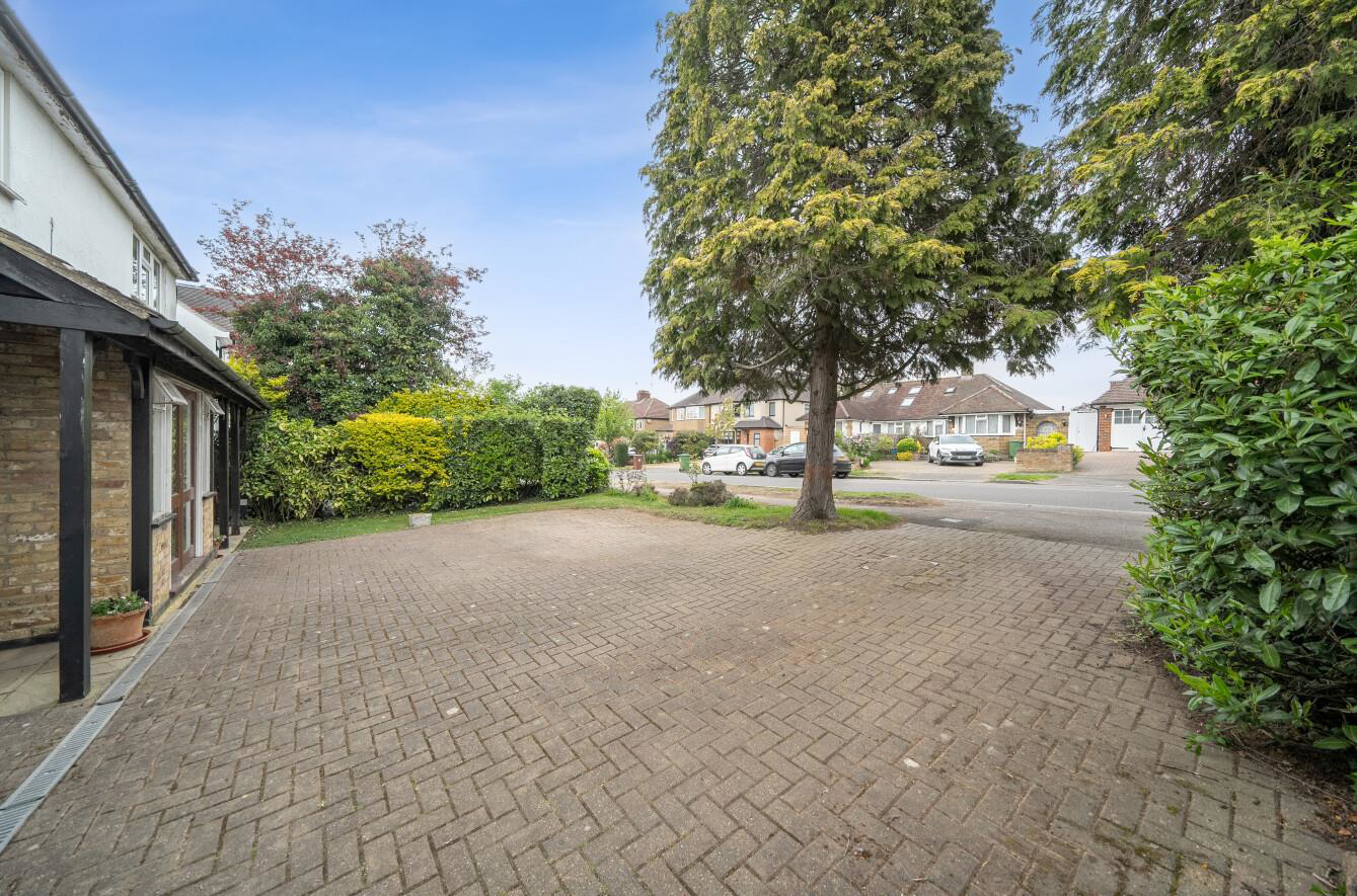 Chiltern Avenue, Bushey, WD23, photo 24