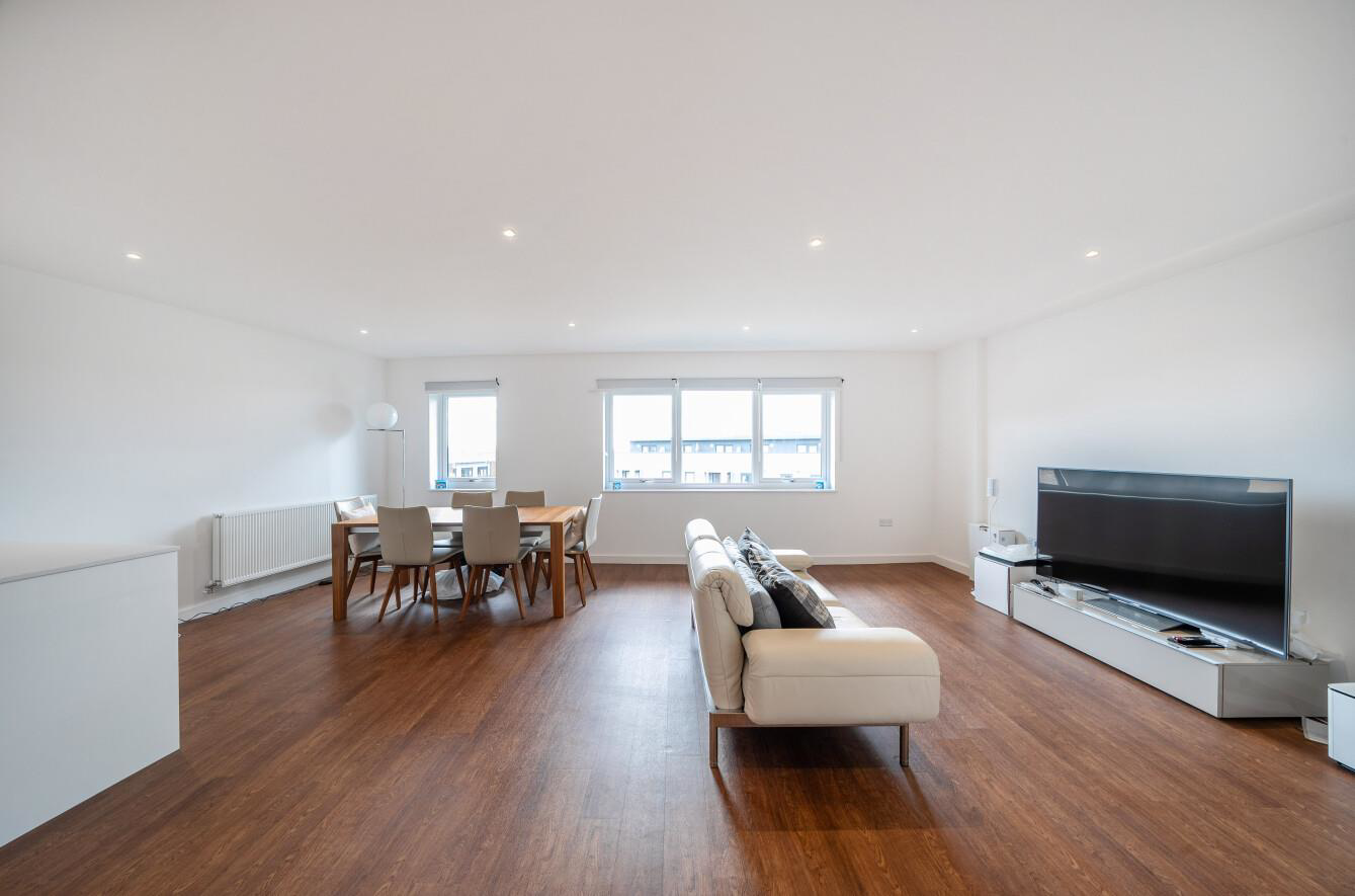 Royal Court, Stanmore, HA7, photo 3