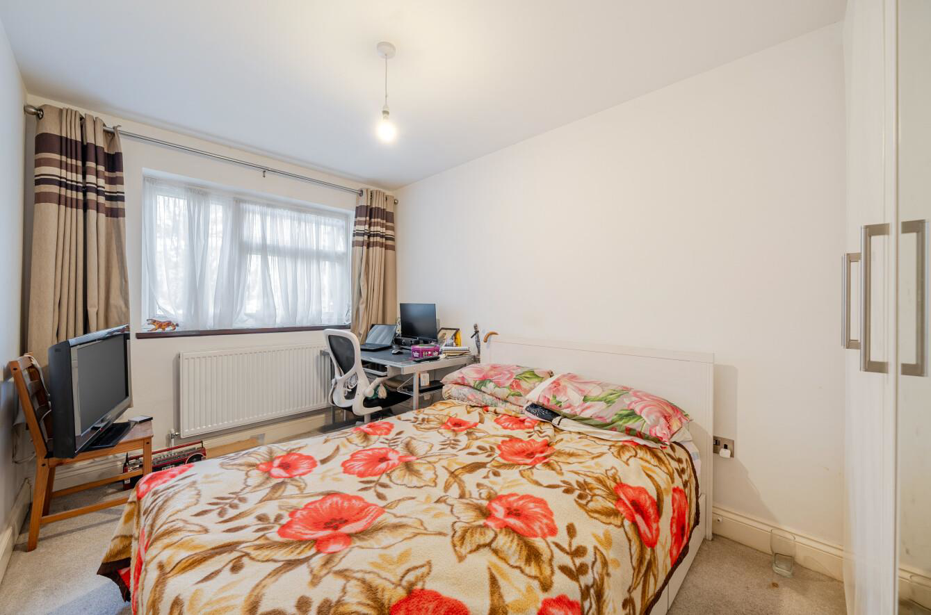 Daneglen Court, Stanmore, HA7, photo 8