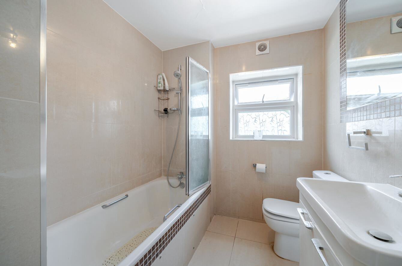 Daneglen Court, Stanmore, HA7, photo 9