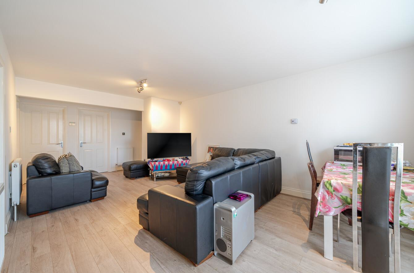 Daneglen Court, Stanmore, HA7, photo 2