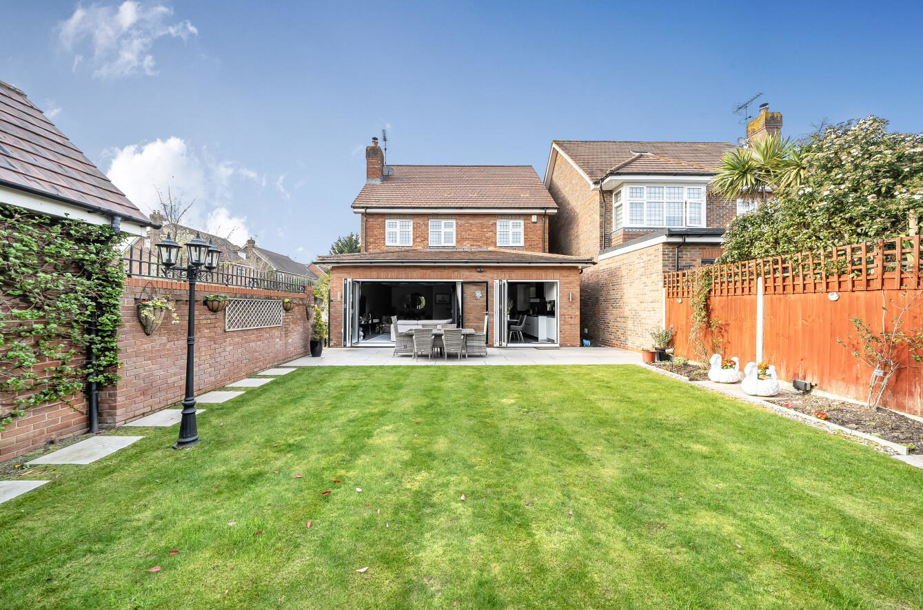 Davidson Frost-Wellings, Julius Caesar Way, Garden