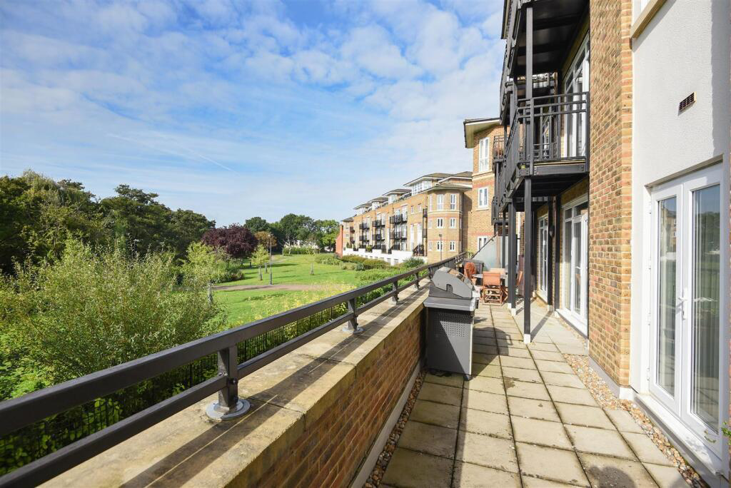Lady Aylesford Avenue, Stanmore, HA7, photo 2