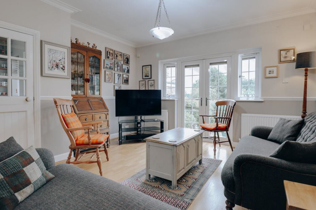 Merry Hill Road, Bushey, WD23, photo 5