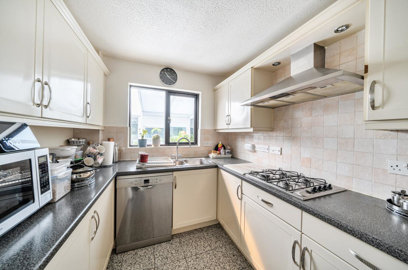 Du Cros Drive, Stanmore, HA7, photo 13