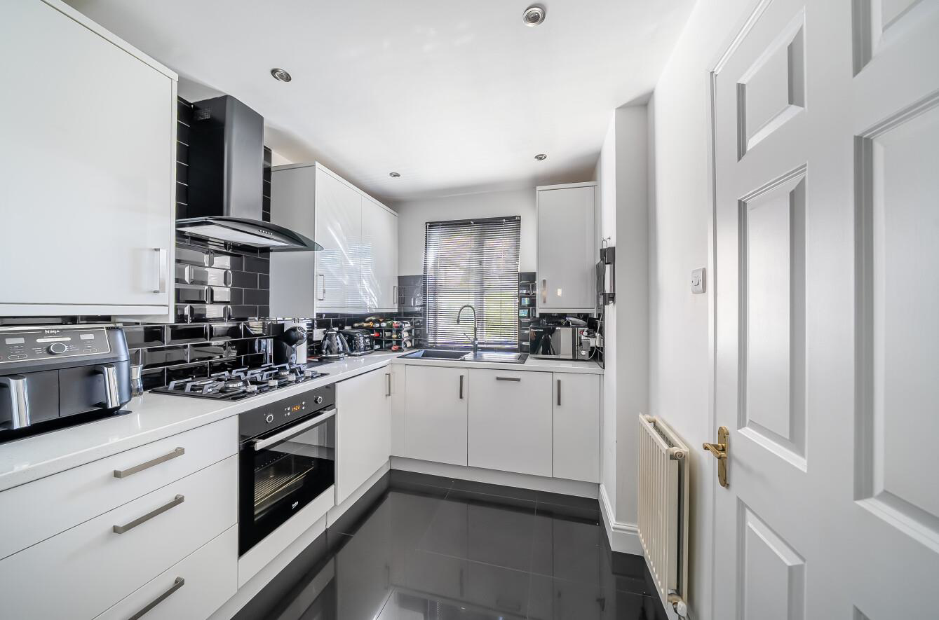 Montague Hall Place, Bushey, WD23, photo 3