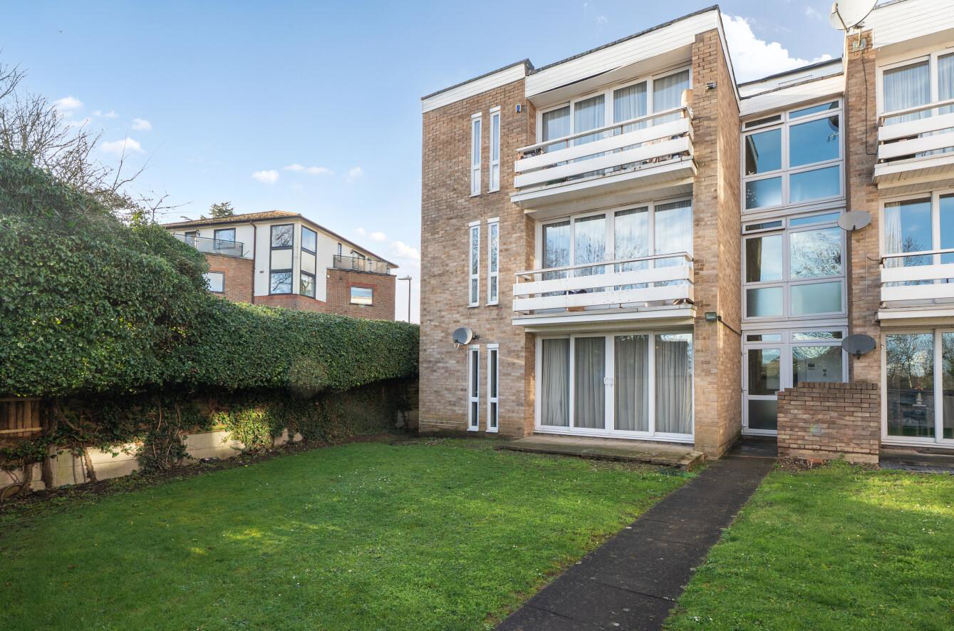 Daneglen Court, Stanmore, HA7, photo 10