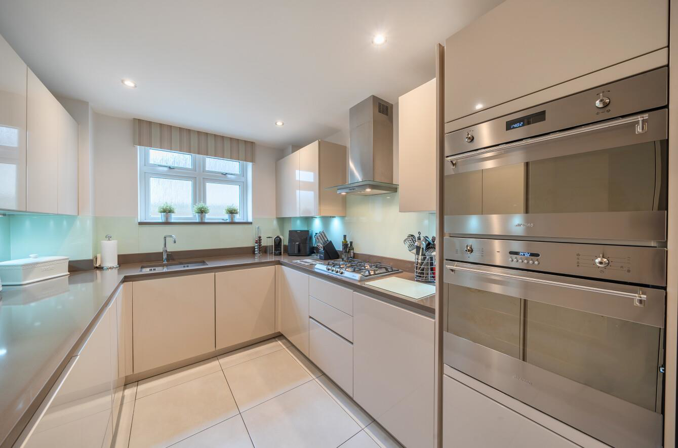 Lansdowne Court, Bushey, WD23, photo 9