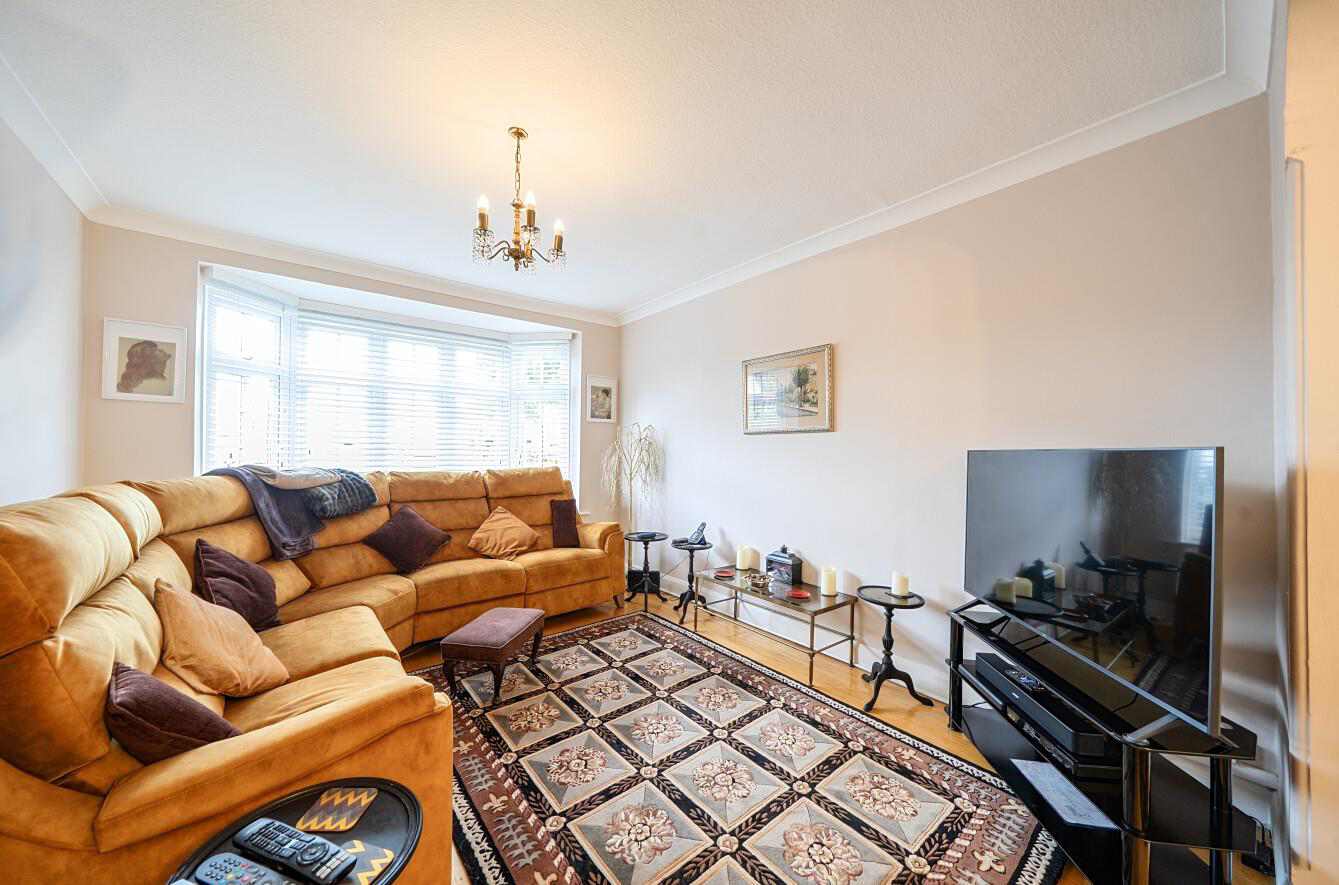 Clarendon Gardens, London, NW4, photo 2