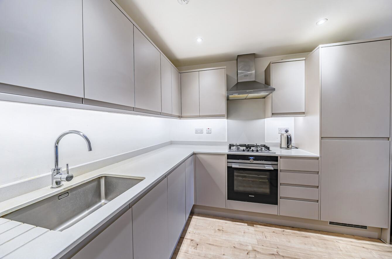 Buckingham House East, Stanmore Broadway, HA7, photo 4