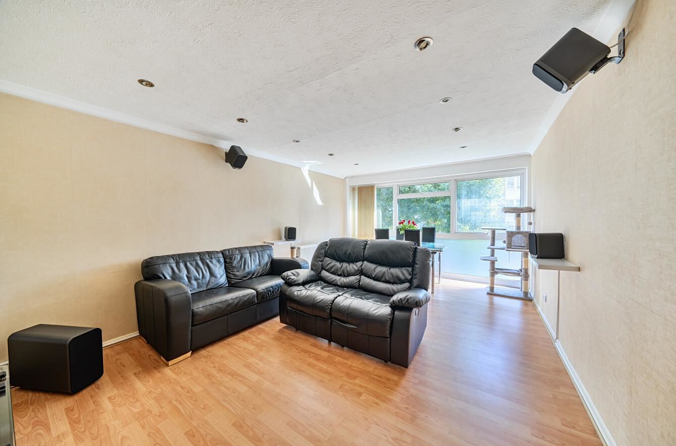 Gressenham Court, Aran Drive, Stanmore, photo 2