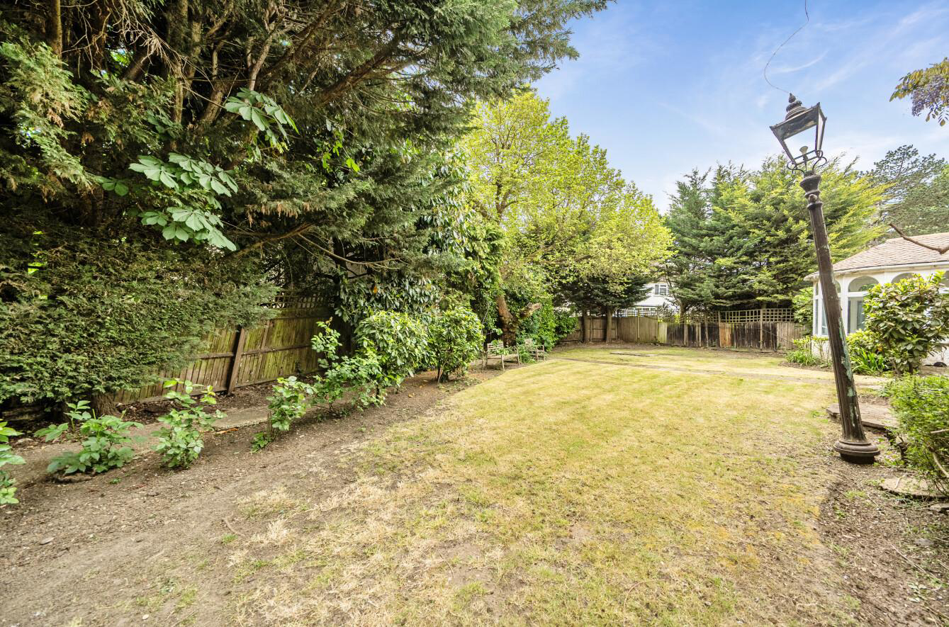 Davidson Frost-Wellings, DFW, Cavendish Drive, Edg