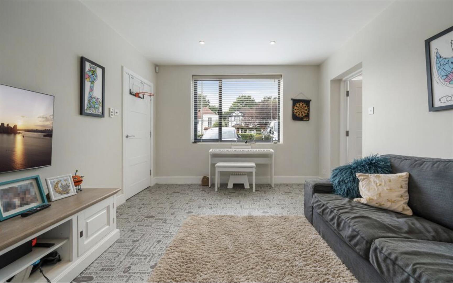Edgwarebury Lane, Edgware, HA8, photo 9